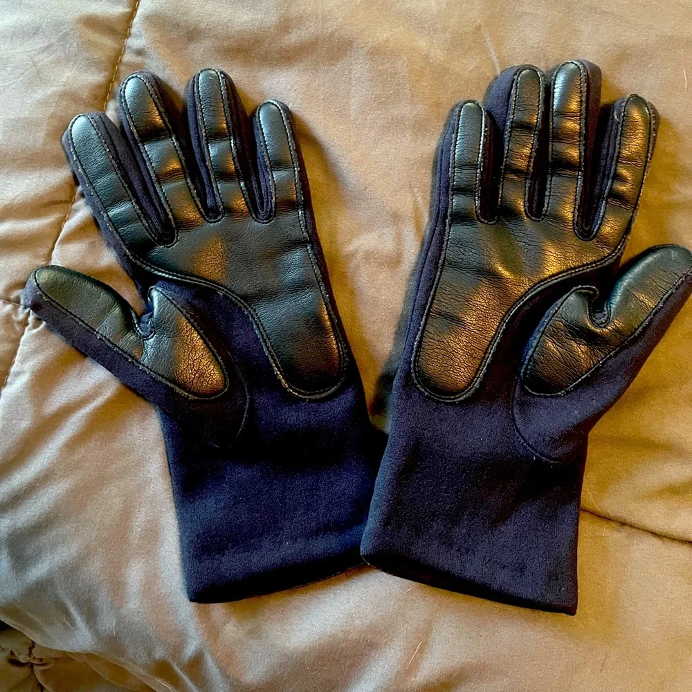 Gloves with leather detailing